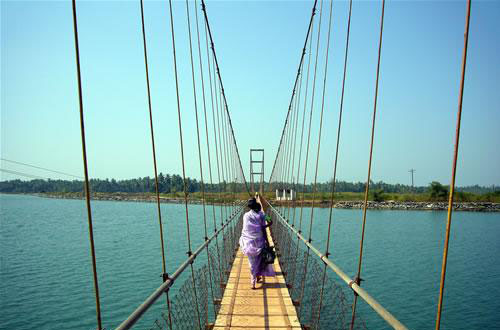 ಇನ್ನೂ ತೂಗುಯ್ಯಲೆಯಲ್ಲೇ ಸುಲ್ತಾನ್ ಬತ್ತೇರಿ-ತಣ್ಣೀರುಬಾವಿ ತೂಗುಸೇತುವೆ!